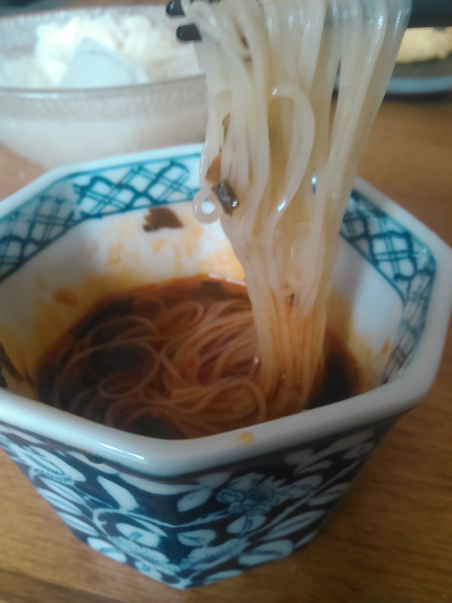 そうめんを食べる時は 麺つゆを豆乳で割り食べるラー油を入れる と美味しくて止まらない 他にも美味すぎ素麺レシピが続々 Togetter