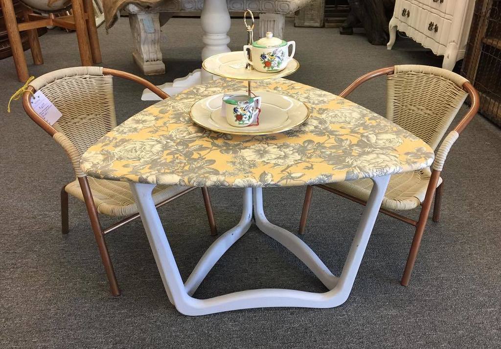 MwMerchant's tweet image. #tinytable #tots #toddlers #rustandrosesabilenetx #teatime #little #baby #tablefortwo #mwmerchantabilenetexas #abilene #abilenetx #texas @r…