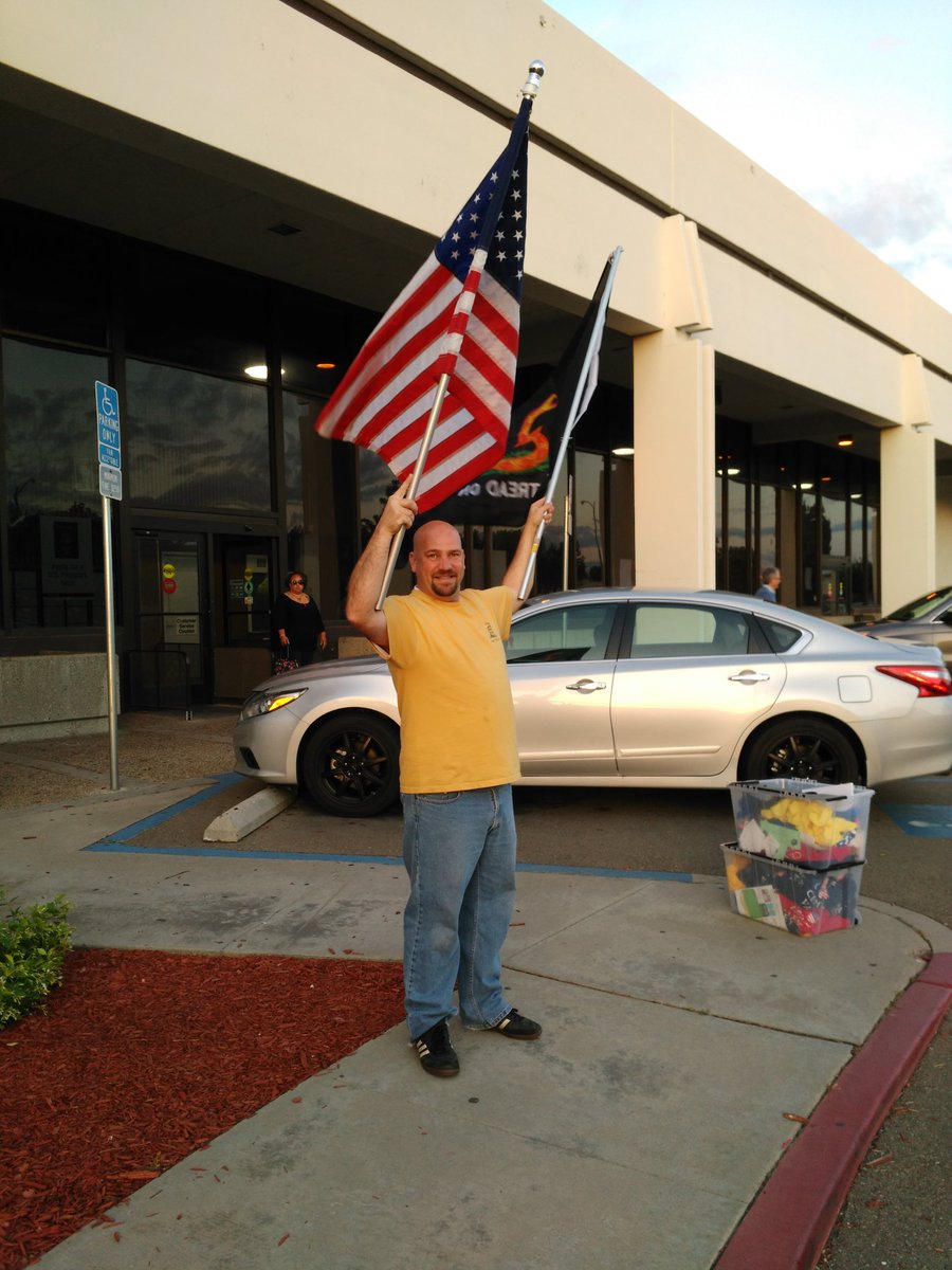 Pvsinger1978's tweet image. Sad today out in front of the Post Office way told by worker I could not be out there. But they could not be bothered to fly there flag