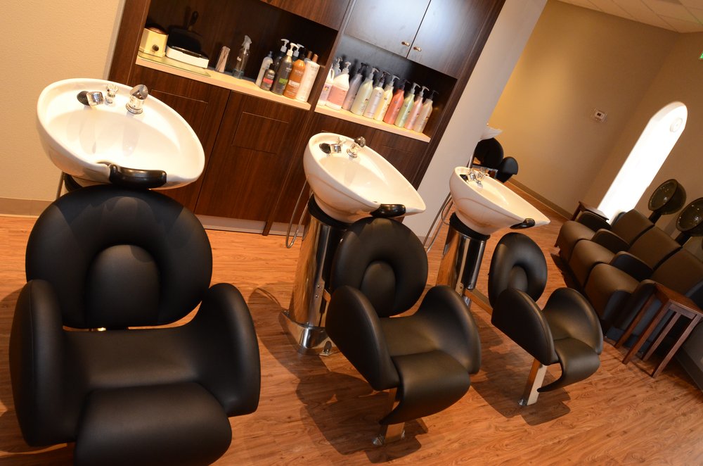 MinardiLighting's tweet photo. #lights #salons #salonlight #lightsolutions #contractors https://t.co/mWKKwkTSZt