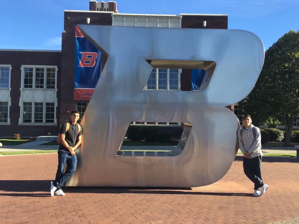dhscollege17's tweet photo. Carlos Galindo will be majoring in business marketing and Ian Neves will be majoring in biology at Boise State University! #GoBroncos 🔶🔷 https://t.co/OWVK4WqB8W