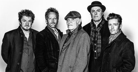 Kim Larsen &amp; Kjukken direkte ind på albumlistens 1. plads med ”Øst for Vesterled”. Stort tillykke. hitlisten.nu/default.asp?li… #HitlistenNU