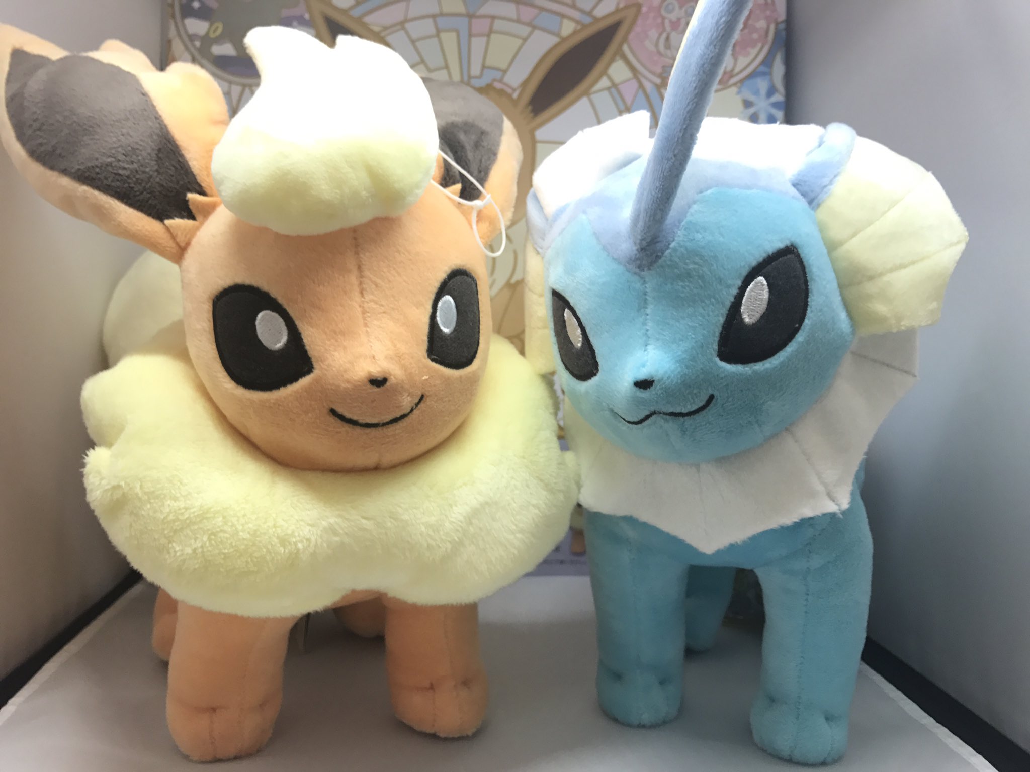 スポラン本館 プライズ No Twitter 明日入荷 4 木 入荷 I Love Eievui でっかいぬいぐるみ シャワーズ ブースター 大人気のブイズより シャワーズとブースターが登場です モフモフな手触りと可愛い表情の２匹 是非 ゲットしに来て下さいね ポケモン