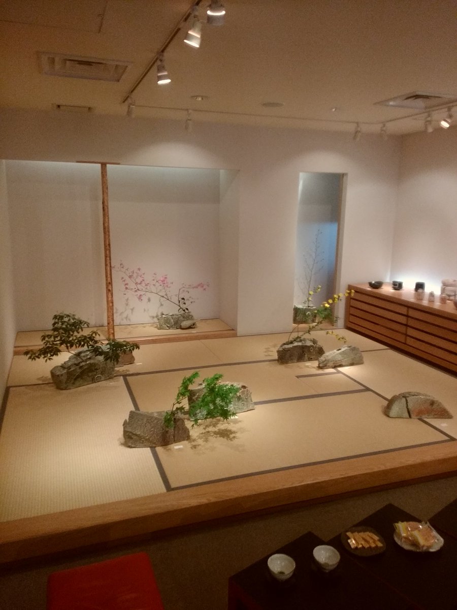 SINNN10's tweet photo. 知り合いの陶芸家さんの個展に。
こんな雰囲気に見合う家をいつか建てられたらいいな(´▽｀) https://t.co/hjI9VqvG9y