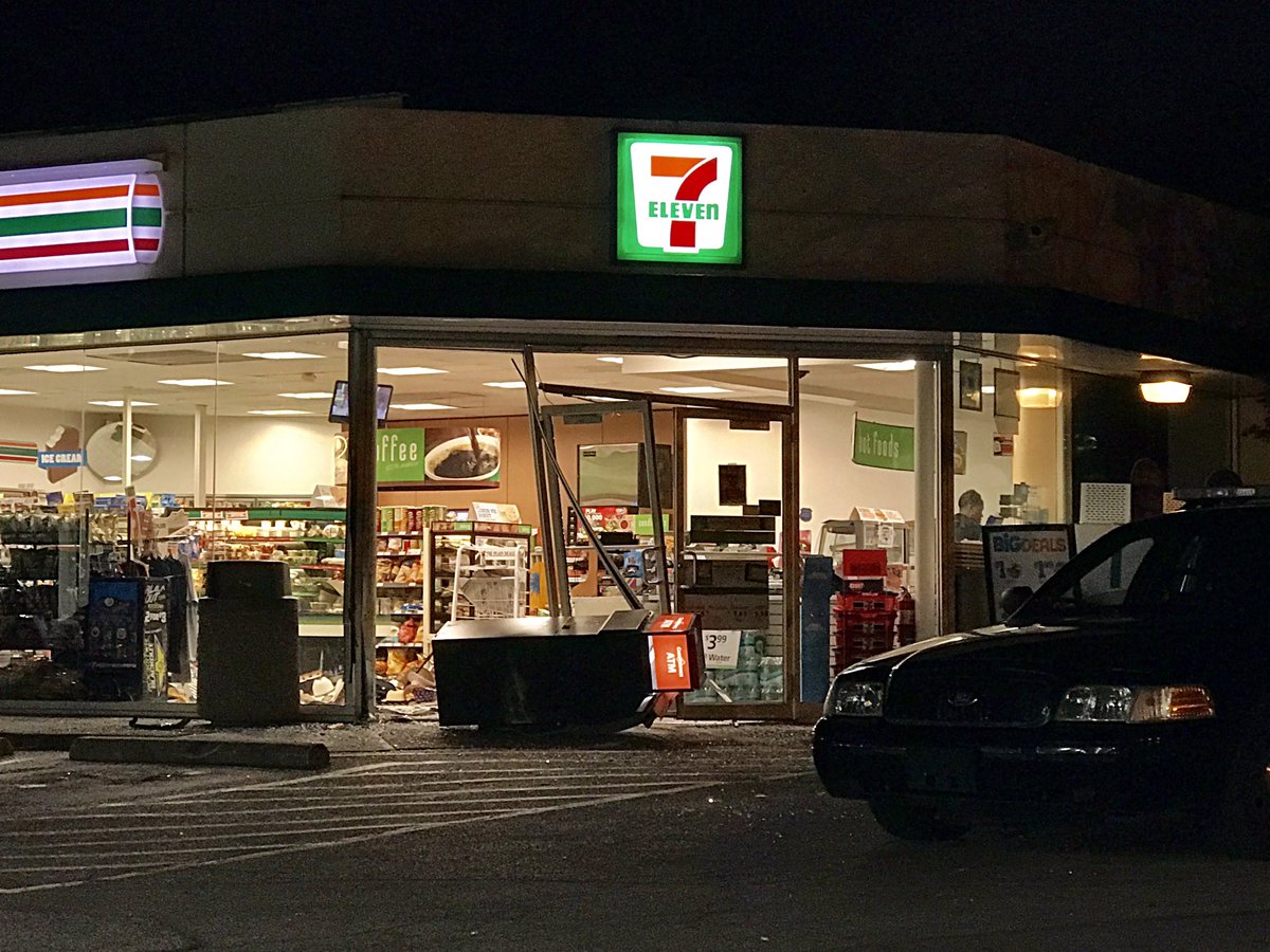 DLCleveland19's tweet photo. Attempted smash and grab at BP/7-11 station, E 185th and Villaview @cleveland19news https://t.co/Bjs9egnhiP