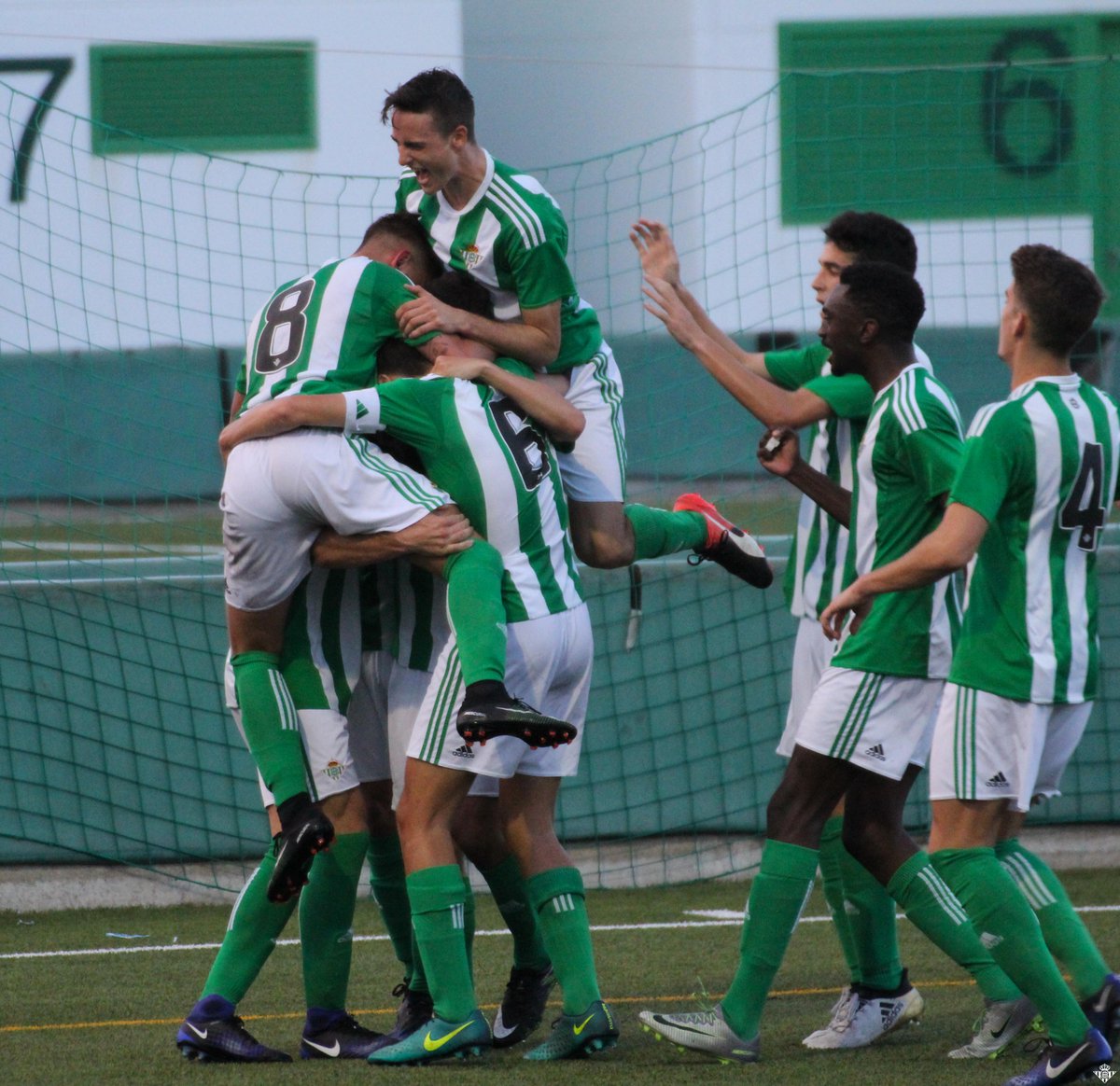 RBetisCantera's tweet photo. El #RBBjuvenilA conocerá hoy a su rival en los octavos de final de la Copa del Rey 🏆😀

➡️ https://t.co/Zq6ipRMKTA

#CanteraBetis https://t.co/Sgo8Yexdqx