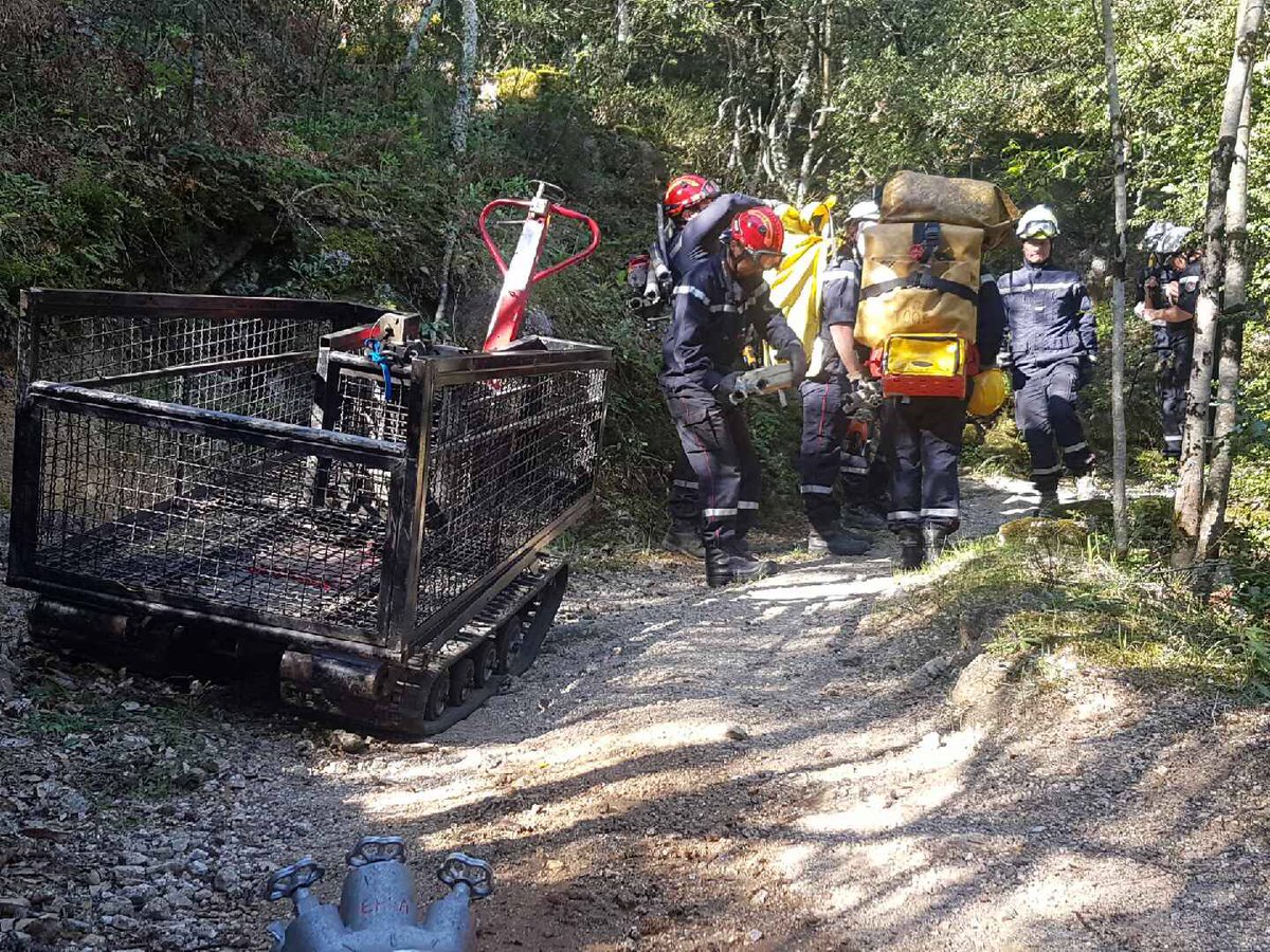 pompiersdugard's tweet photo. En préparation de la saison #FDF2017 les #Pompiers du #Gard spécialisés #COGEFO s'exercent prox. #LeMazel secteur le #Vigan #Gard https://t.co/1aXCcS6Sax