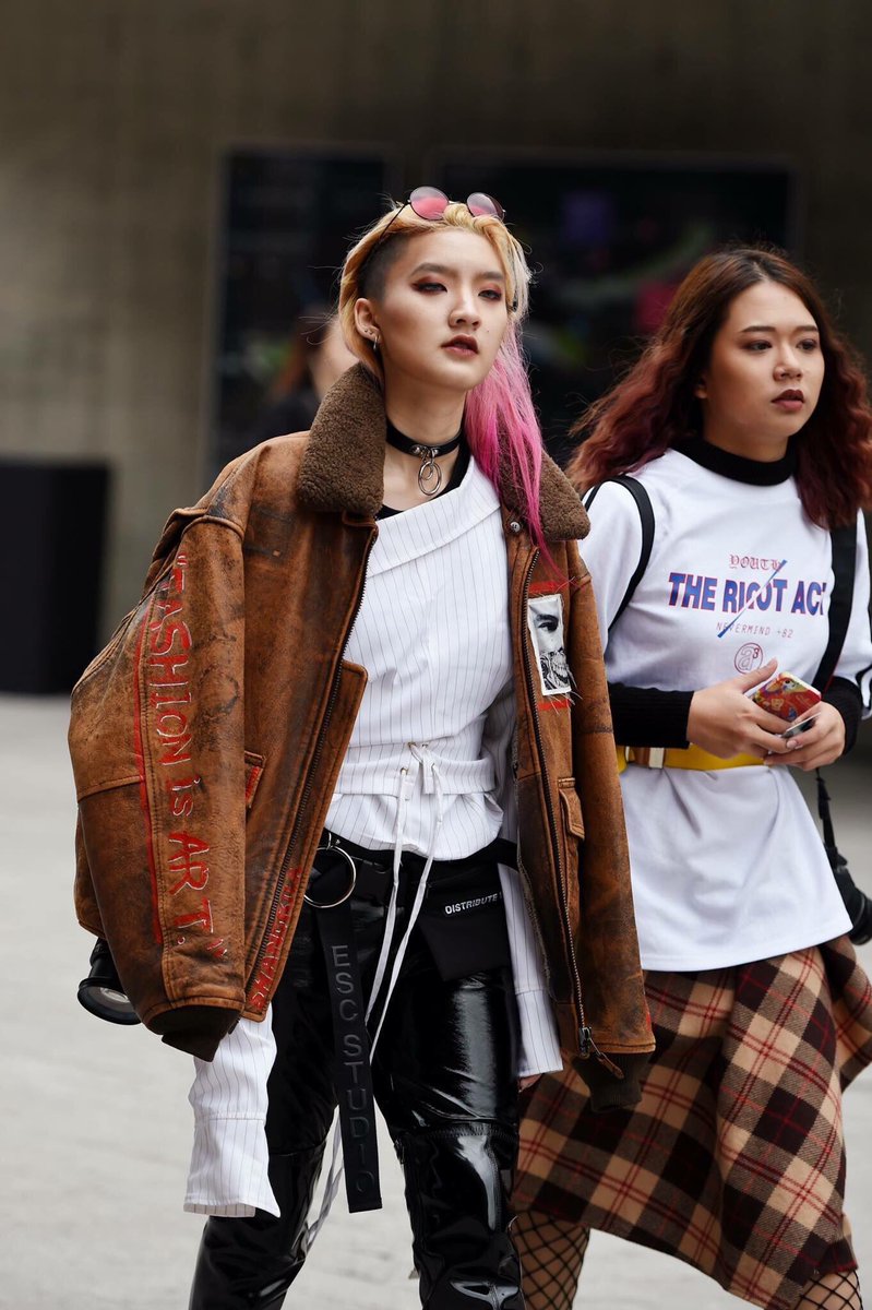 Okay let's talk about Seoul fashion week in South Korea. These are LOOKS.
