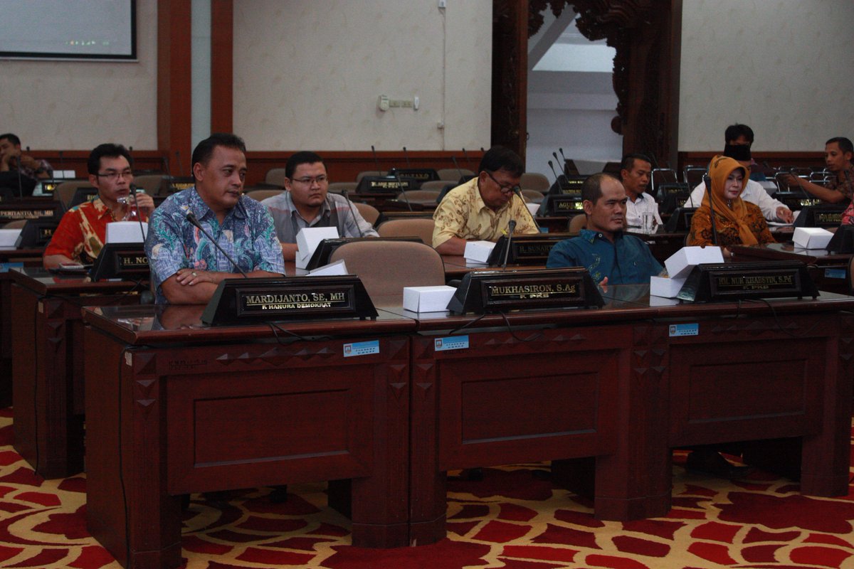 Pimpinan DPRD Kudus Bp. Drs. Ilwani dan Bp. Dedhy Prayogo, SE menerima Kuker Komisi I dan Komisi III DPRD Kab. Magelang tgl 18 April 2017