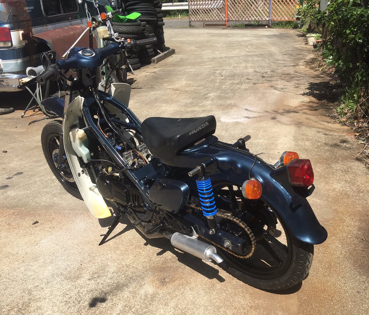 Maru1Motorcycle's tweet photo. crazycub17号機
レッグシールド取り付け(^o^)/
#cub
#honda
#CRAZYCUB17号機
#十七号機
#ホンダ
#supercub250
#バリバリ伝説
#ガンマ
#2st
#45ps
#販売
#クレイジーカブ
#streetcub
#crazycub https://t.co/hd8wisgIqu