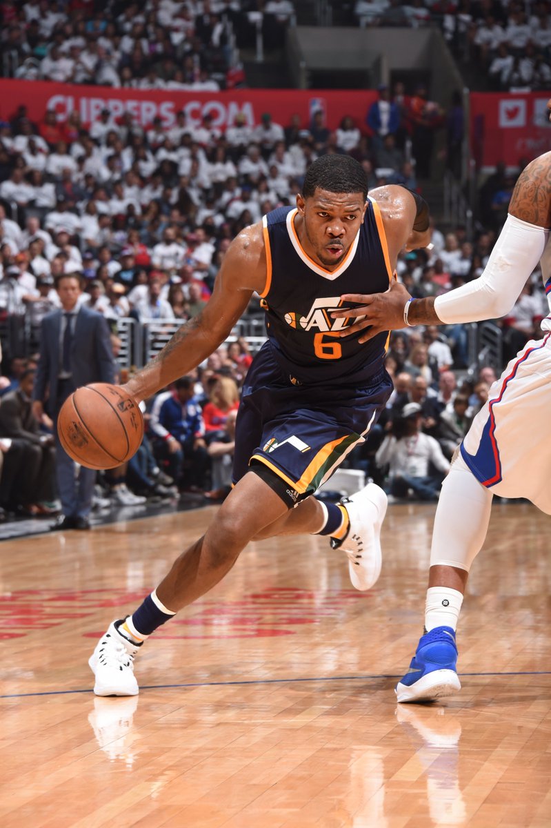NBA's tweet photo. All even at 1. 

CP3 guides LAC with 21 PTS, 10 AST &amp; 3 STL. @LAClippers get past @utahjazz 99-91. 

Hayward: 20 PTS, 6 REB. https://t.co/HLJUF1FXuJ