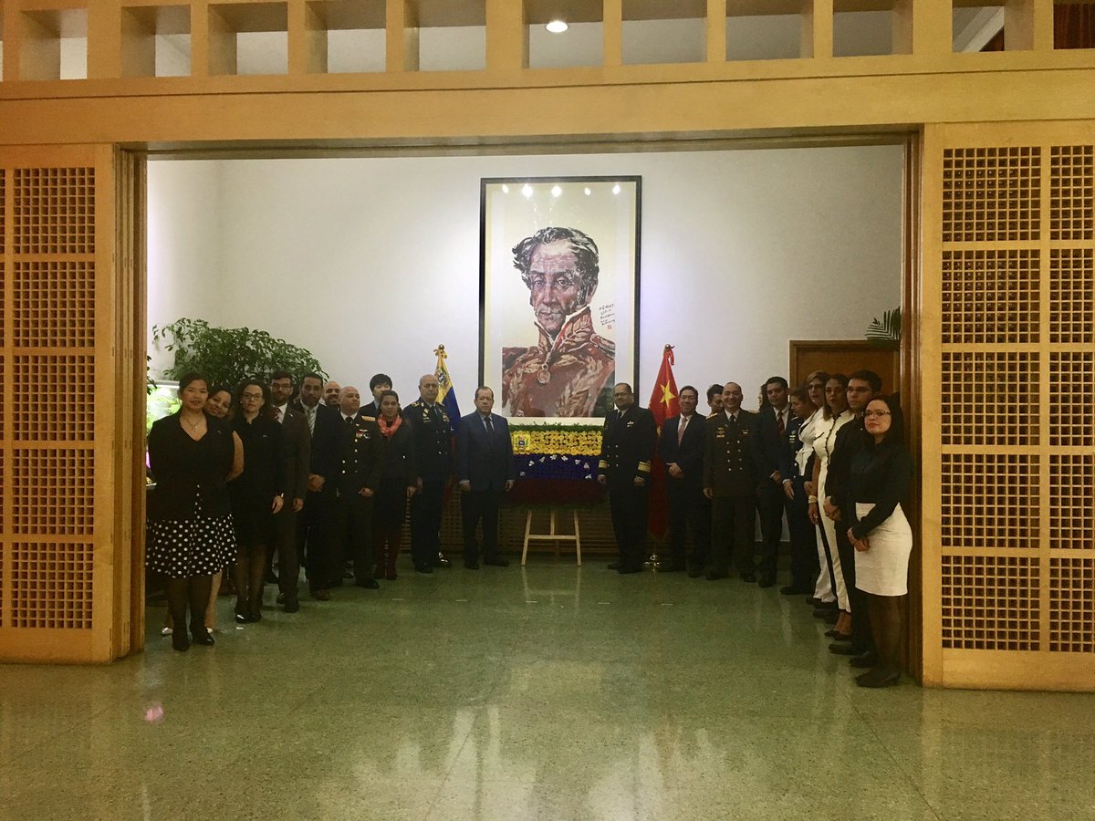 EmbaVEChina's tweet photo. Con Honores a la Bandera y develación de cuadro de El Libertador se activa Comando Antigolpe en China y Jornada de Solidaridad con la Patria https://t.co/vJcW8FPmpf