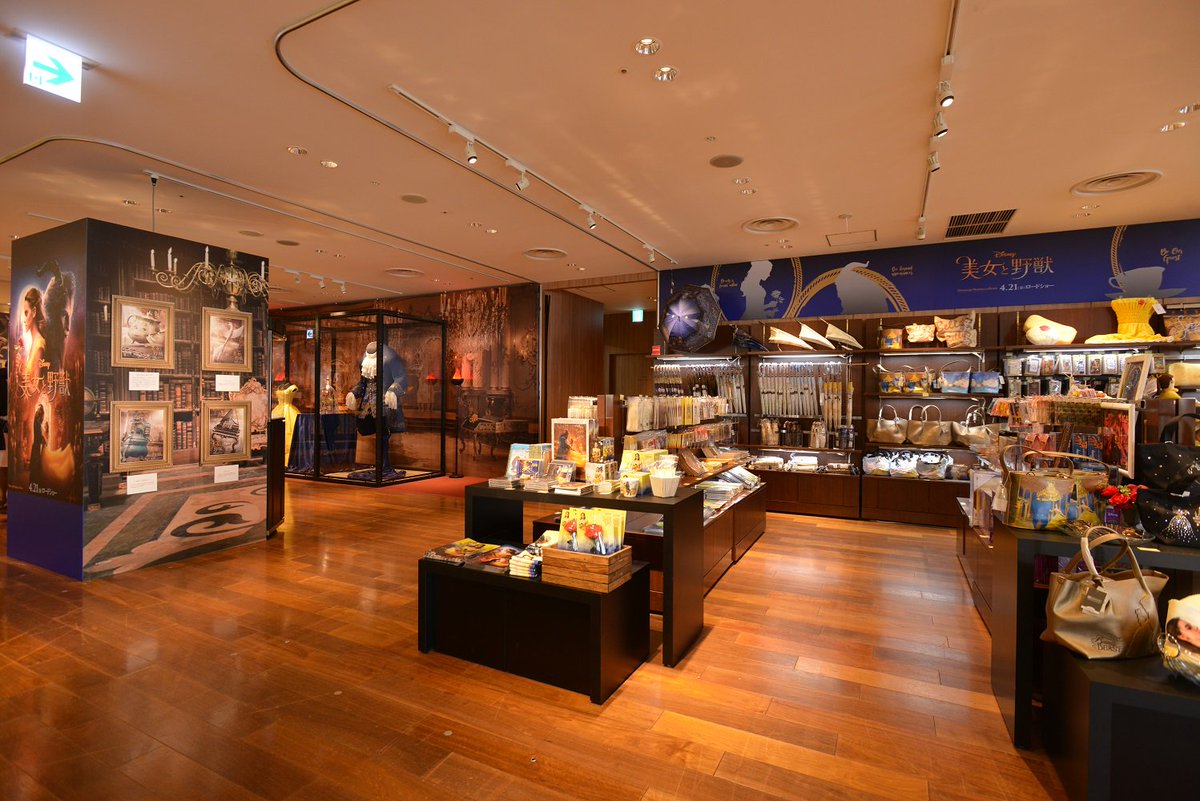 映画 Com Be Our Guest 美女と野獣 の世界展 が銀座三越で開催中 エマ ワトソンとダン スティーブンスが撮影で実際に着用したベルのドレス 野獣の衣裳を展示中 また 伊勢丹新宿 店ではベルになりきれるジル スチュアートのドレス