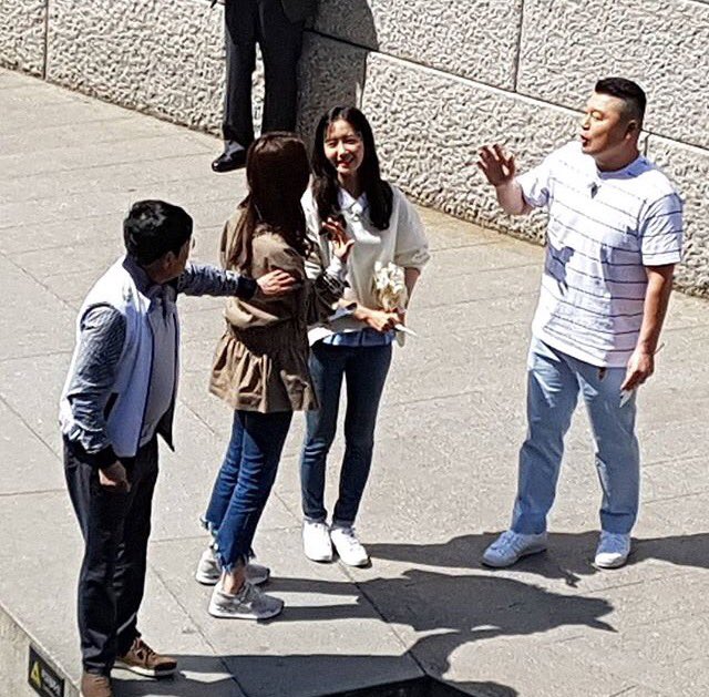 [PIC][19-04-2017]YoonA ghi hình cho chương trình "Lets Eat Dinner Together'" của kênh JTBC cùng SongYoona vào hôm nay C9wUA0oXUAAZNV4