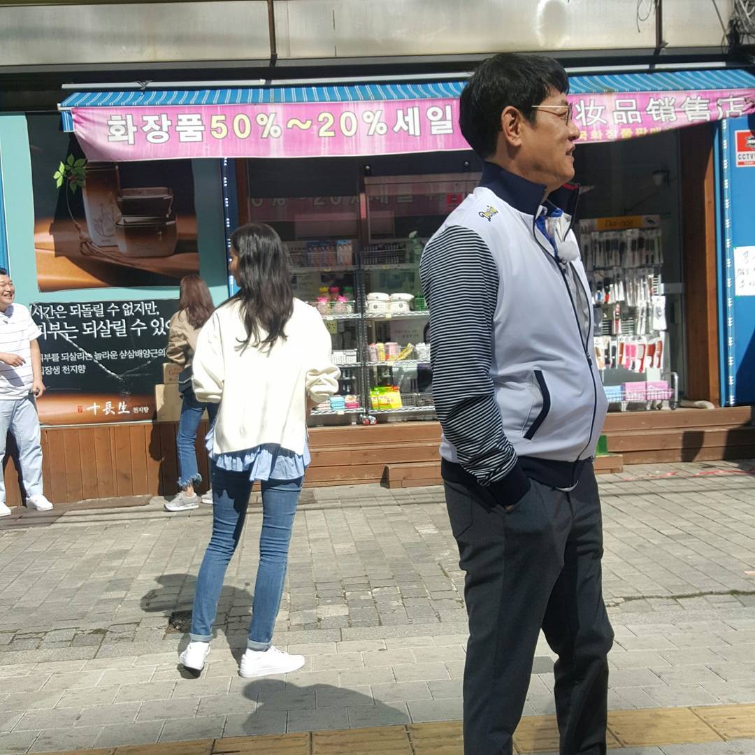 [PIC][19-04-2017]YoonA ghi hình cho chương trình "Lets Eat Dinner Together'" của kênh JTBC cùng SongYoona vào hôm nay C9wYHadXgAA7zV-