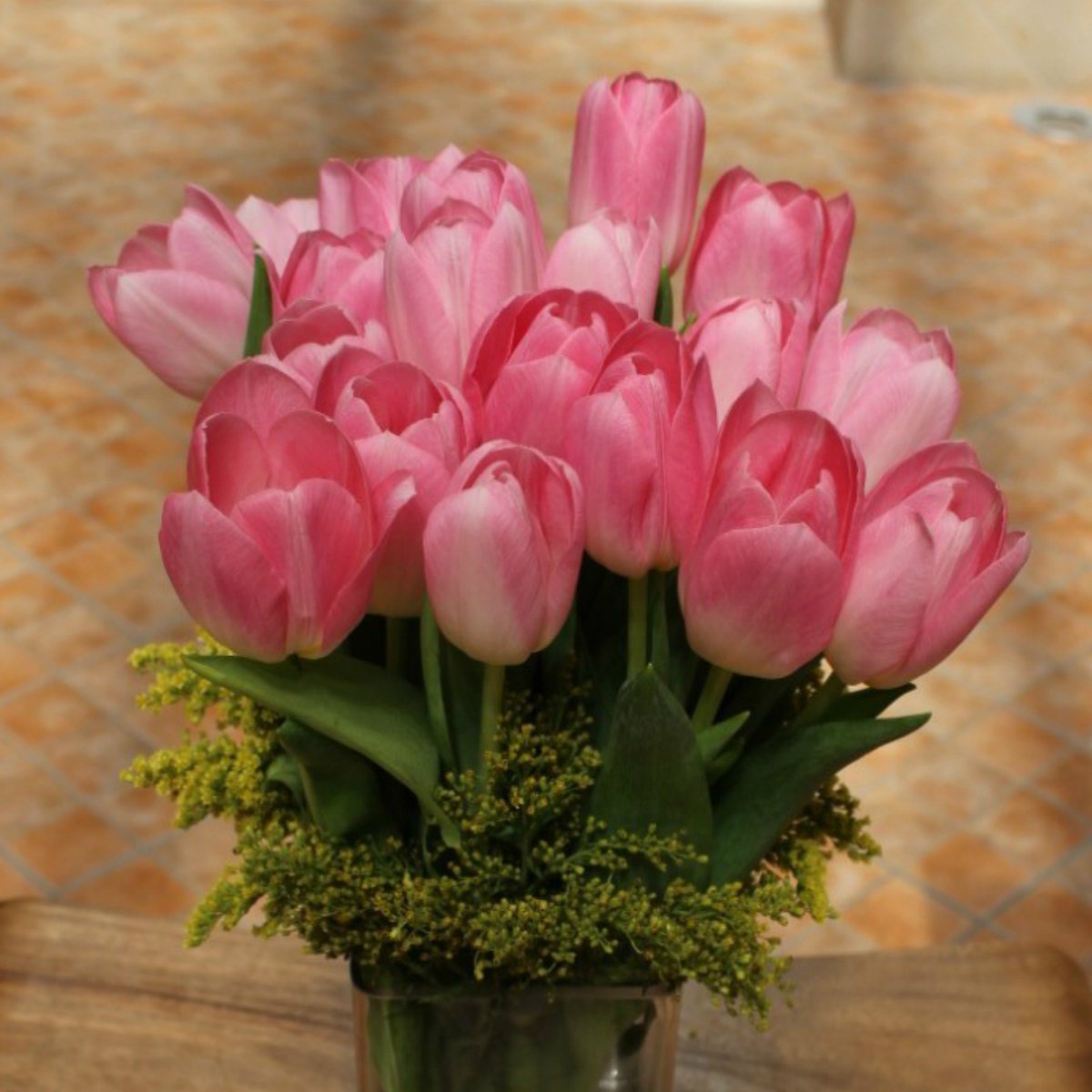 Floral_Scents's tweet photo. Order this bouquet of two dozen sophisticated pink tulips for your girlfriend on your anniversary! https://t.co/xn4vHWtwYs