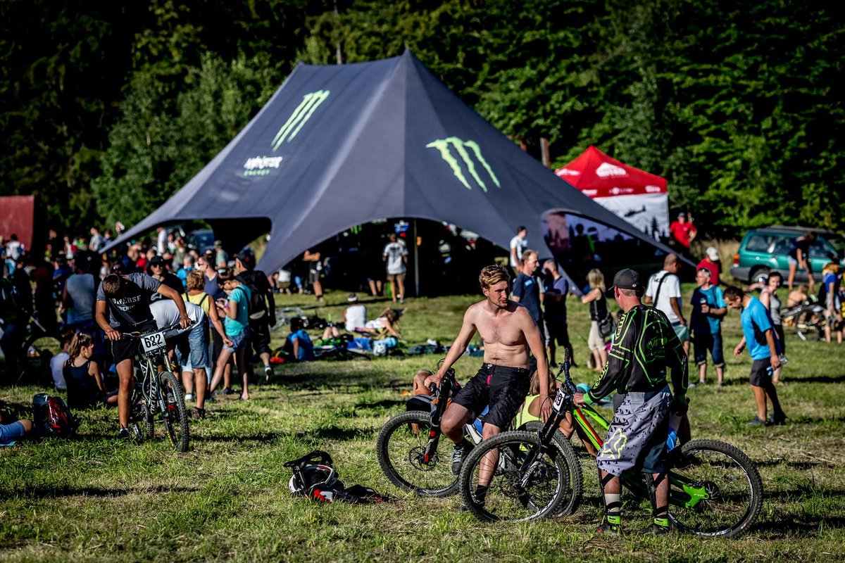 MonsterEnergyPL's tweet image. Już w ten weekend pierwsze zawody #DiverseDownhillContest w tym sezonie! Z kim widzimy się w #Wisła? Więcej: monsterne.ws/DDHC2017