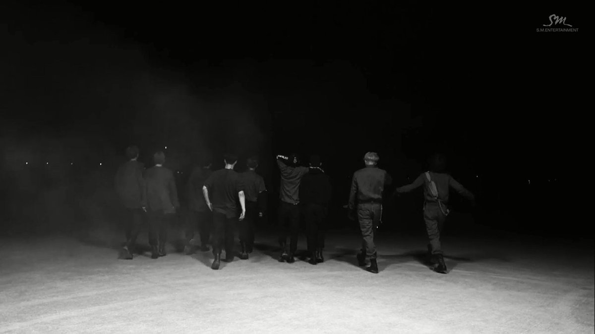 dararinx's tweet photo. เอาจริงๆชอบฉากสุดท้ายในเพลง Monster มาก ที่แบคฮยอนช่วยเพื่อนออกมาได้แล้วเดินไปพร้อมๆกันอ่ะ มันอธิบายไม่ถูก แต่มันอินสุด ชอบมากๆเลย ฮือจะล้อง https://t.co/MtTtWWthvF