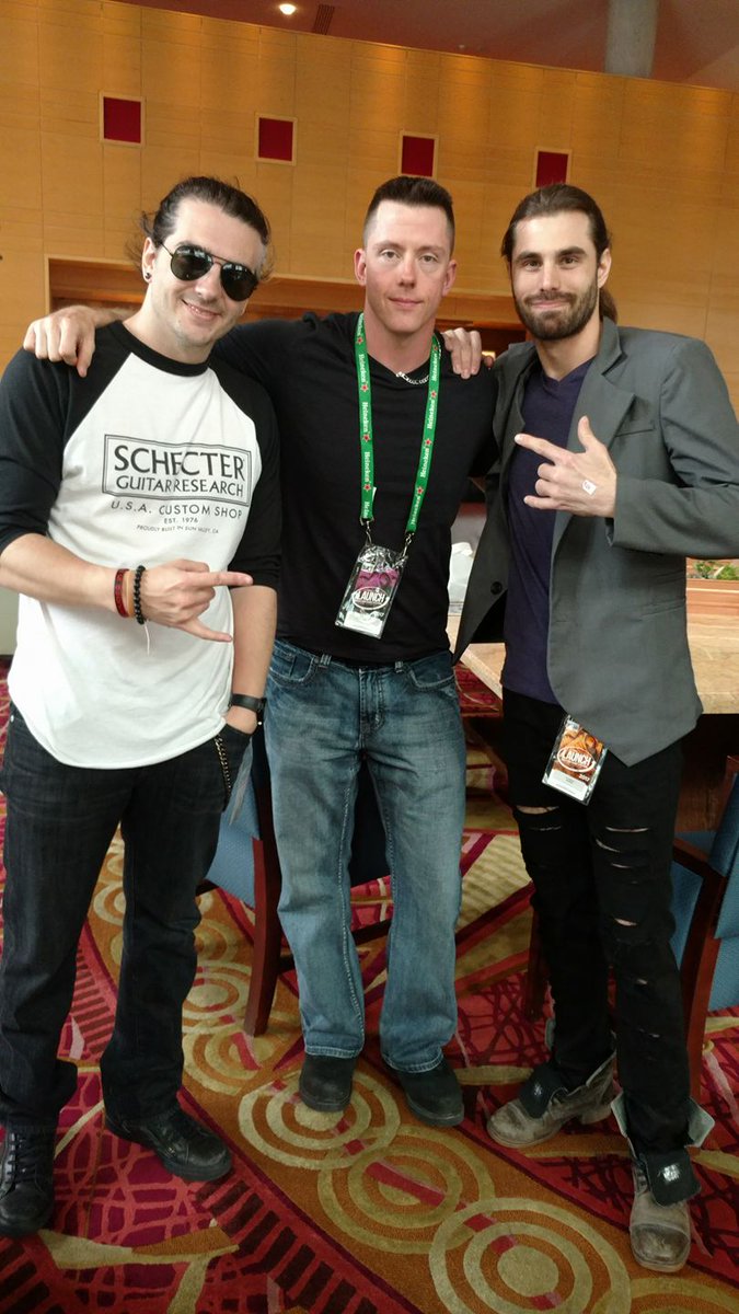 BigAtlantic's tweet photo. #PittsburghMusicScene @Neverwake @WintersDescent Johnny DiCarlo & Jerry Mulligan @LaunchMusicConf #LAUNCH2017 #LMCF2017 These guys rule!! https://t.co/FPcgqv4m6s