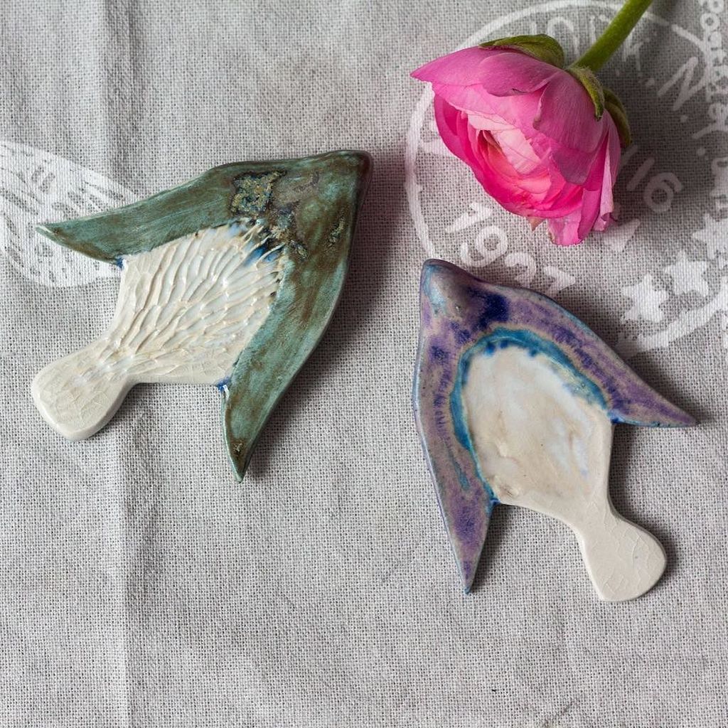 Inni_k's tweet photo. Swallows have arrived. Those tiny porcelain brooches will give  a charm to any coat #naturespantry_ceramic #mynpst… https://t.co/SIYa4FjWwI https://t.co/dku8x9WpK5