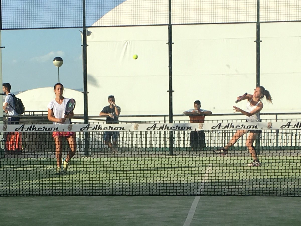 PADEL | #CEU2017 victòria de la nostra parella femenina per 6/3 6/0 vs @Deportes_Unav . Ara a x un lloc a la Fase Final contra @URJCDeportes