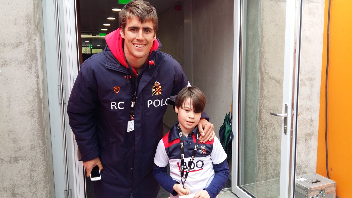 Jugador nuestro con <a href="/AlexCasasayas/">Alex Casasayas</a>, que marcó 3 goles el viernes para <a href="/RCPoloDHA/">RCPoloDHA</a> en #EHL. Gracias Alex! Nosotros volvemos a entrenar hoy.