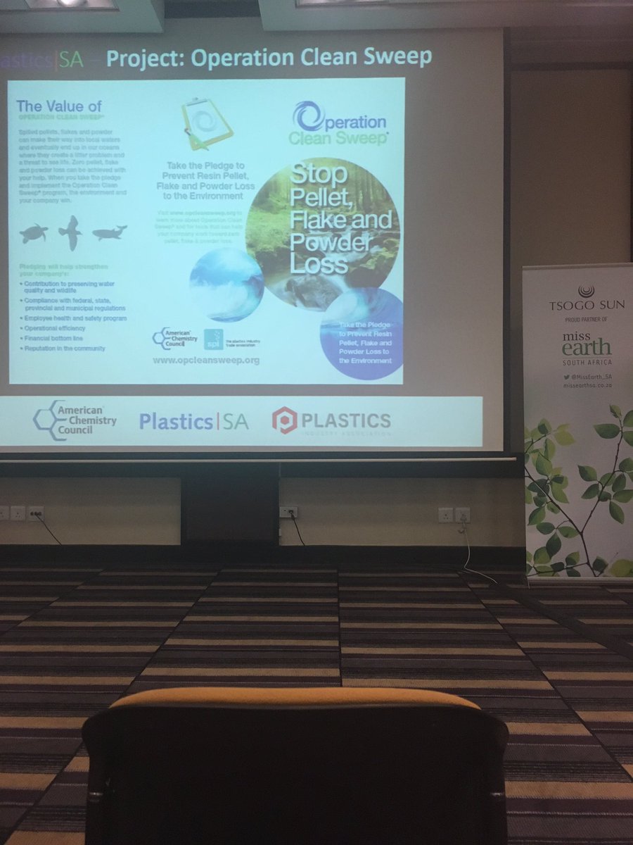 MelanieMadigage's tweet photo. #PlasticsSA representative explaining the importance of environmental sustainability. #WasteStopsWithMe #MissEarth2017 @missearth_sa https://t.co/E45XnzyGzf