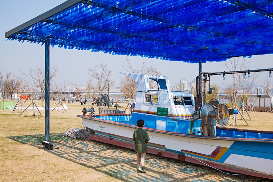 fusher's tweet image. Incredible Boat Installation in Seoul ift.tt/2oKoPUm