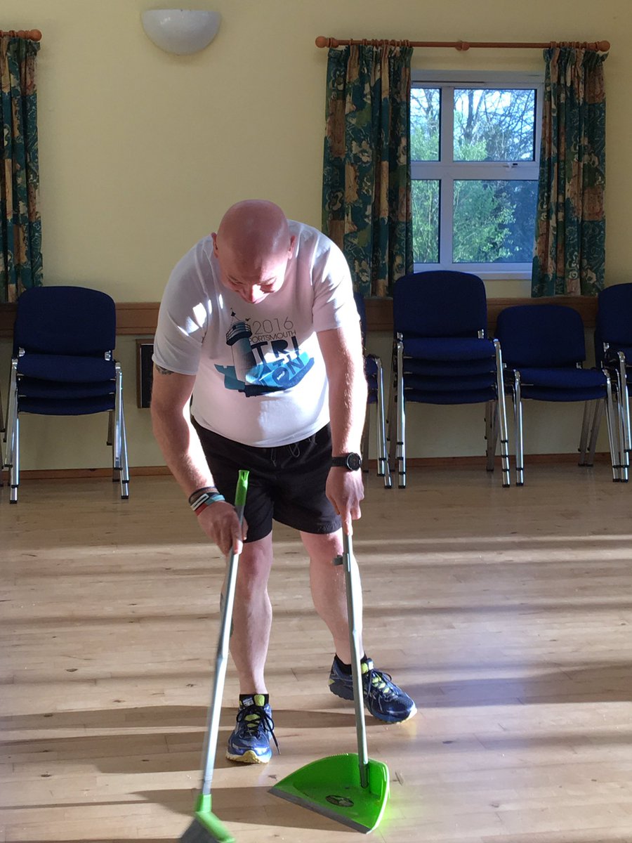 MseFitness's tweet photo. Before #MSECoreCircuits last night our lovely @unitedarinm helping out ~ he didn't even need instructions 😂 Thank you 💚 https://t.co/TAKKzil9Mi
