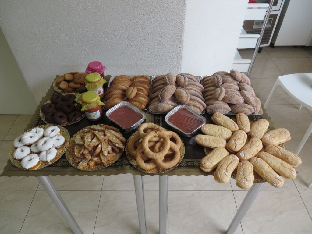 La Manjoia. Pastisseria cafeteria on elaboren casolanament tots els seus productes típics de la població i voltants. goo.gl/4rSzGO