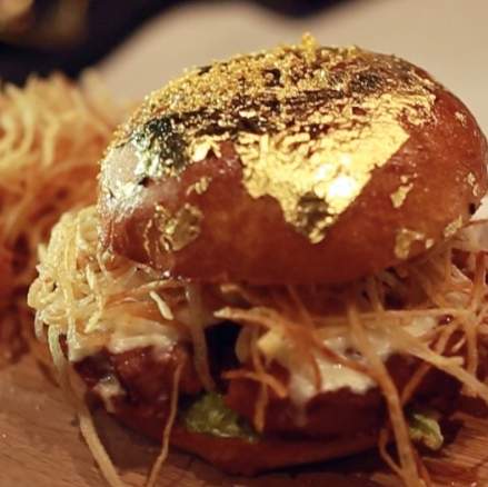 Agora, compre um hambúrguer dourado com 50% de desconto no #Dubai

bit.ly/2plx0EI