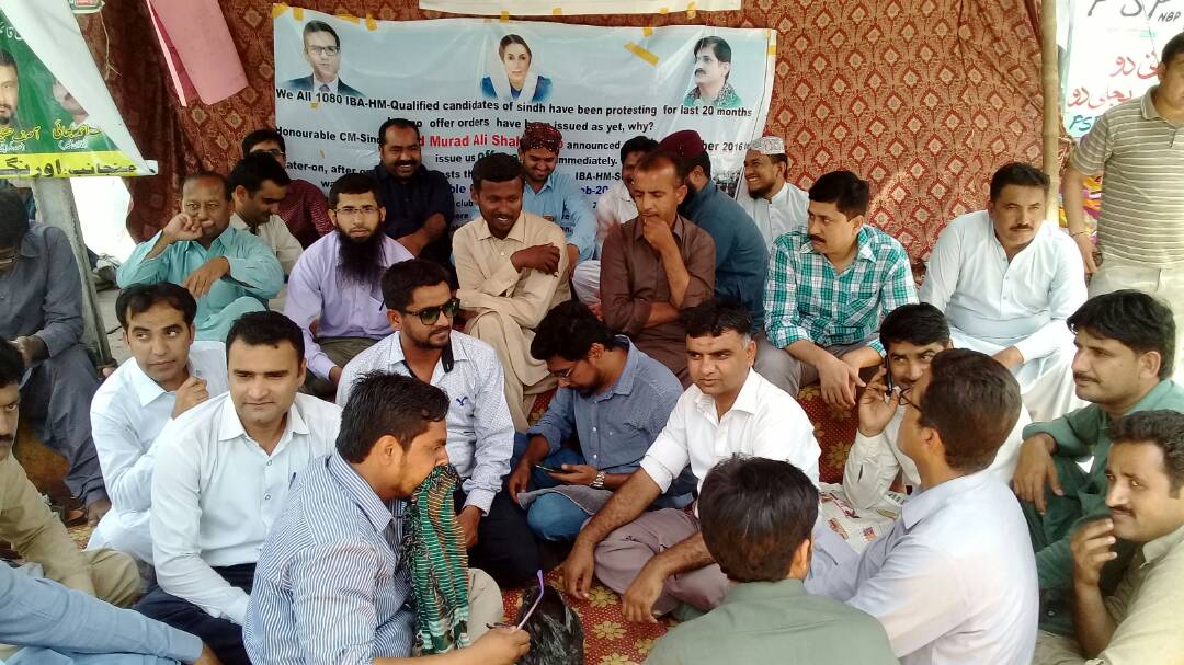 ahmedniaz64's tweet photo. @BBhuttoZardari @AseefaBZ @BakhtawarBZ @SindhCMHouse @SindheduDept @ShoukatZardari Hunger strike of IBA HMs for offers continues on 3rd day https://t.co/MhWTi8IMzc