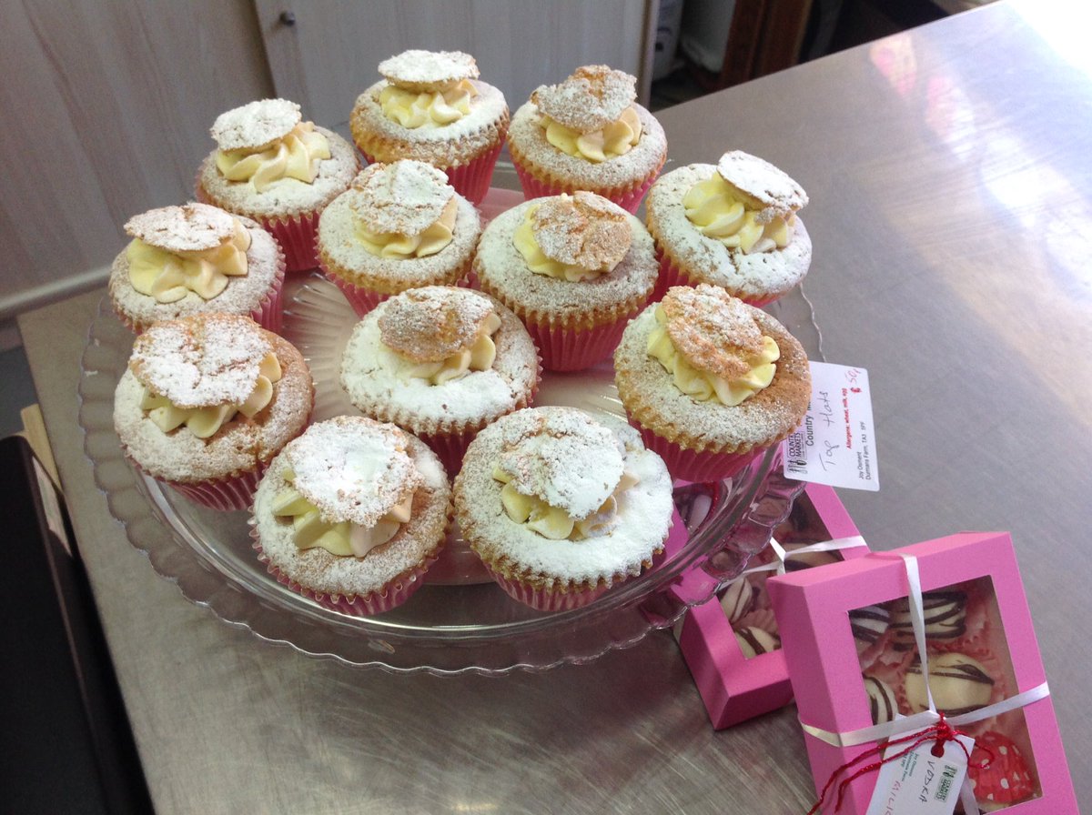 Tauntoncmkt's tweet photo. Indulge yourself! Sweet treats at #tauntoncountrymarket #BathPlace https://t.co/Mt2HVQKee4