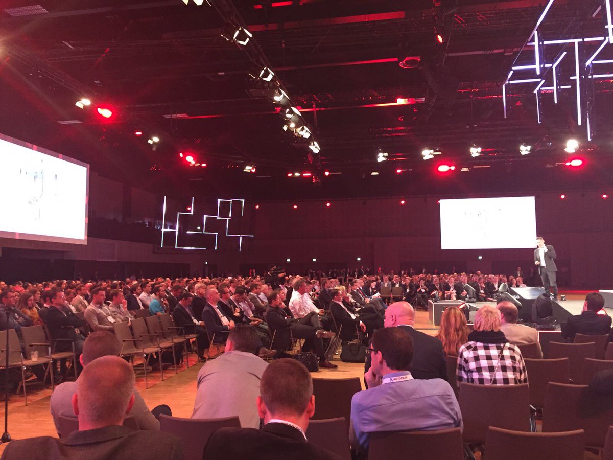 Dag 2 #OTX #Berlijn We worden bijgepraat over de #Autodesk #Cloud #Services tijdens de ochtend sessie!