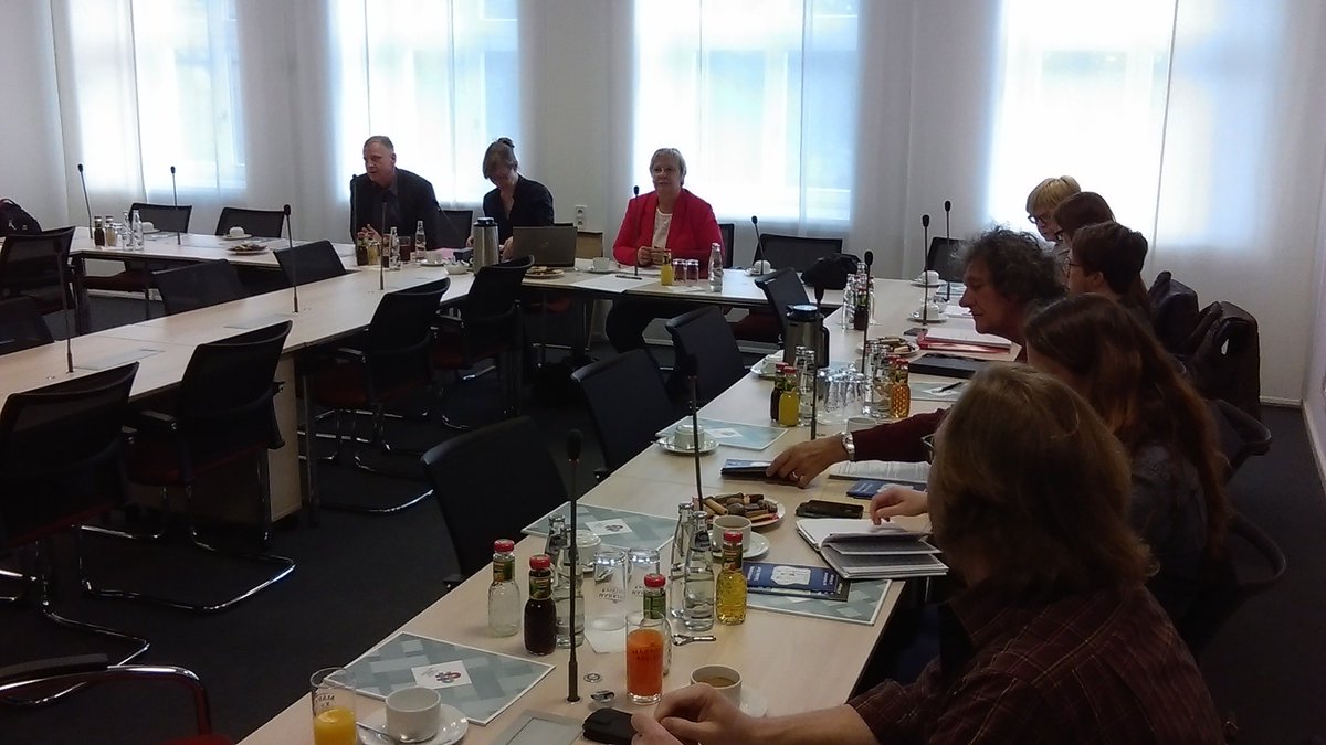 FamilienhausMD's tweet image. Aktuell Gründungstreffen des #Netzwerks gegen #Kinderarmut unter Moderation @Eva0112 . Zahlreiche Organisationen unterstützen das Anliegen