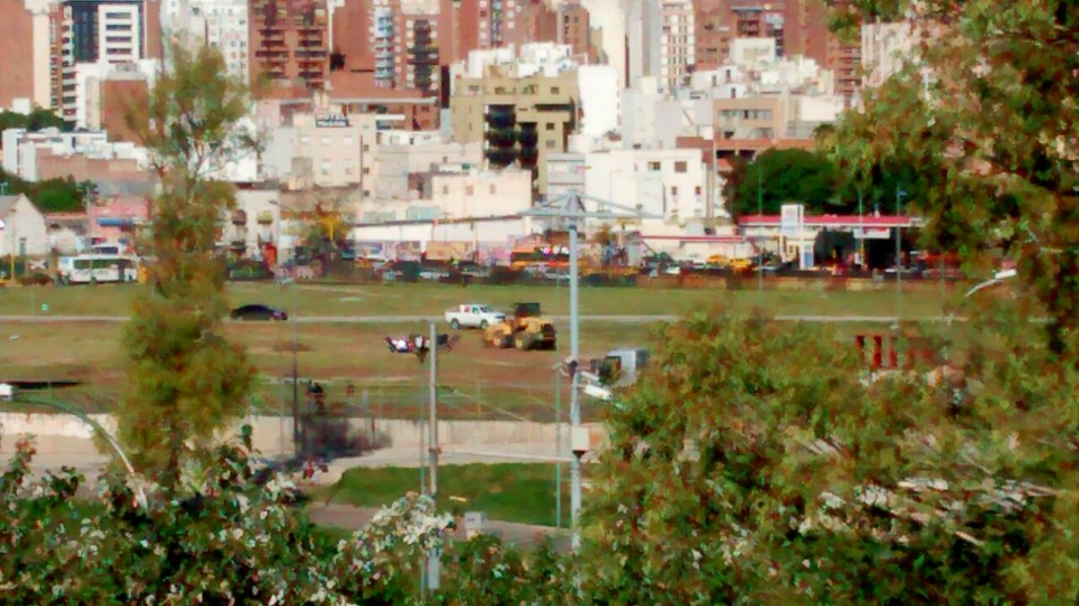 MarFerreyra23's tweet photo. @tele8noticias por un Rally están sacando árboles y césped
El parque lo usamos para recrearnos pasear nuestras mascotas y hacer deportes 😭😠 https://t.co/1b23hST6IN
