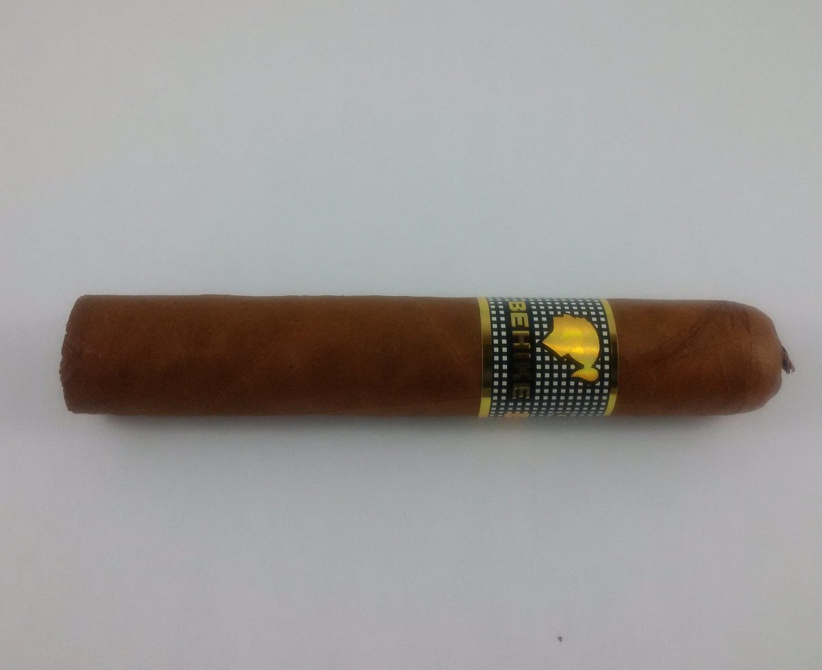 ValBradshaw's tweet photo. Birthday #Cigar. #Behike BHK 52. 5x50 Petit Robusto.
#RawDraw Foot: Malt /Wood. Centre: Stable. Head: Coffee/Cocoa
#CedarSpillLight: Floral https://t.co/IyNUz1IqB6
