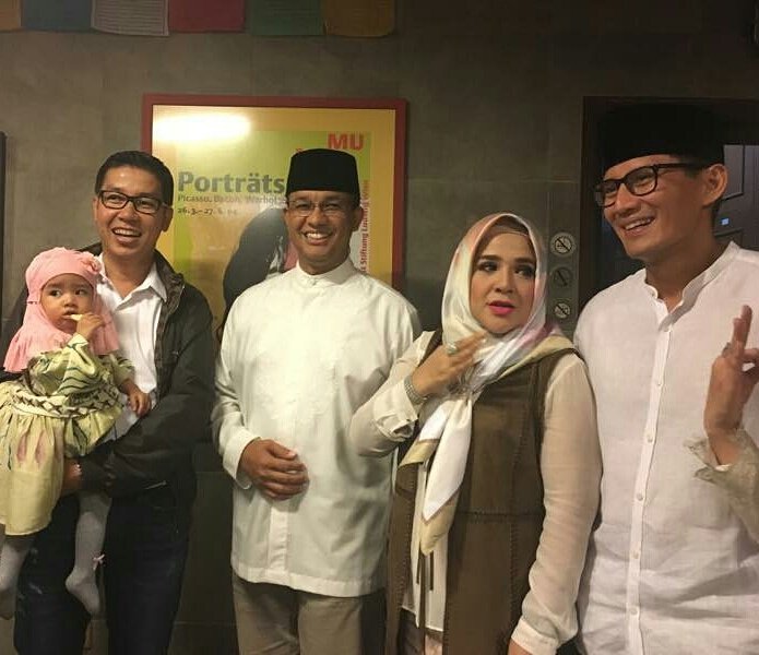 ipphoright's tweet photo. Ia berhaji thn 1998, ber-dhuha sjk SMA. Menjadi 30 orang terkaya di usia 40-an, membuka lapangan kerja utk 50.000 orang. Smg Jkt makin maju! https://t.co/TW1D2zgWpT