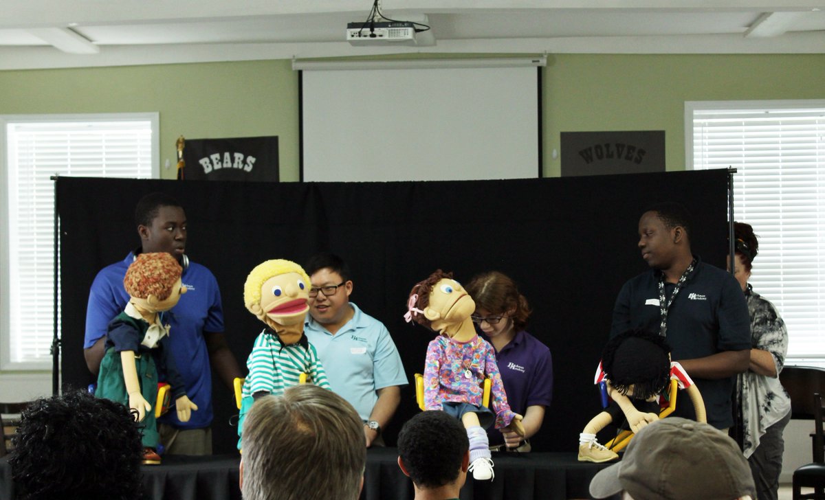 bachman_academy's tweet image. After two weeks of practice the students performed their puppet skits yesterday. They had so much fun! 🎭 #ClevelandTN #KidsOnTheBlock