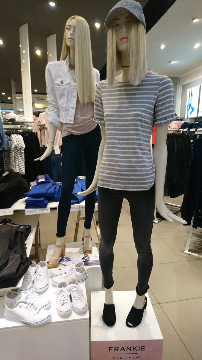 KirstiRobinson's tweet photo. @Dorothy_Perkins promoting healthy body image with models so skinny they look like children. Way to make a woman feel good. 😕 https://t.co/fWgGxEURPD