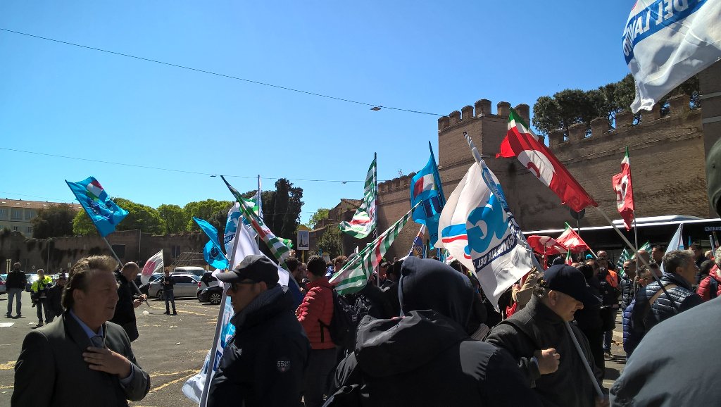 UGLConf's tweet photo. Mennella #UglMare@mitgov " #GioiaTauro hub essenziale sistema portuale italiano e mediterraneo, no smantellamento" https://t.co/TTR97sKXcz