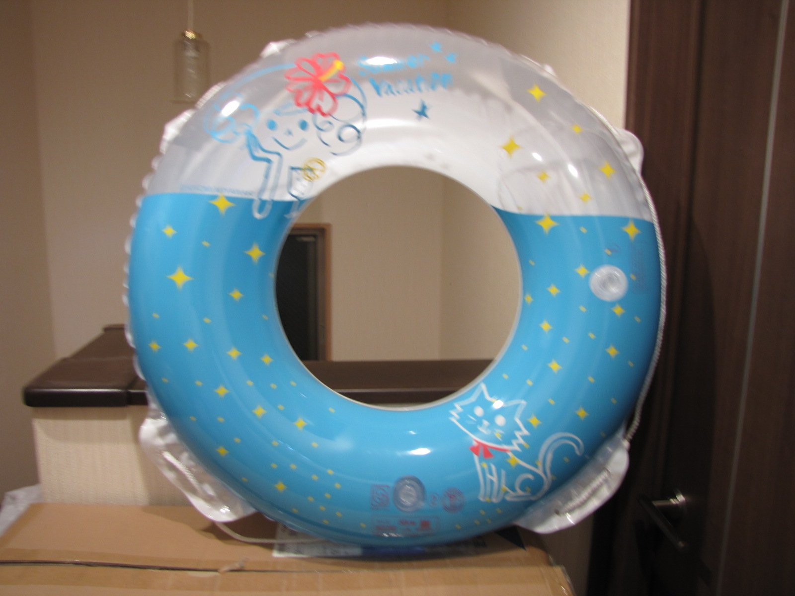 おるく 療養中 Kiyomimiyawaki 昨日 昔出ていたかわいいデザインの浮き輪を膨らましてみたのですが 女の子の イラストの左側に C Kiyomi Miyawakiのクレジットが入ってました このイラストはミヤワキ キヨミ先生がデザインしたものでしょうか