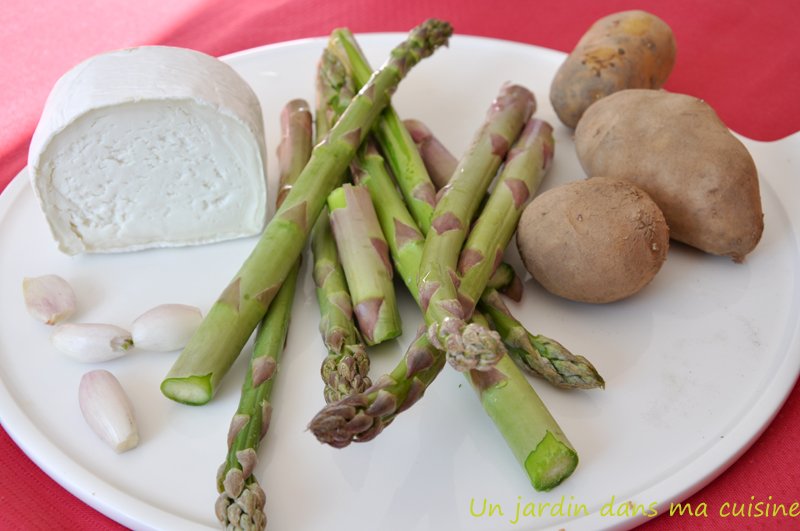 L'idée recette du midi ? 
Un velouté d'asperges vertes &amp; chèvre de la Lémance par <a href="/1passing/">passing-journal 1</a> bit.ly/VelouteUJDMC #recette #bio #printemps