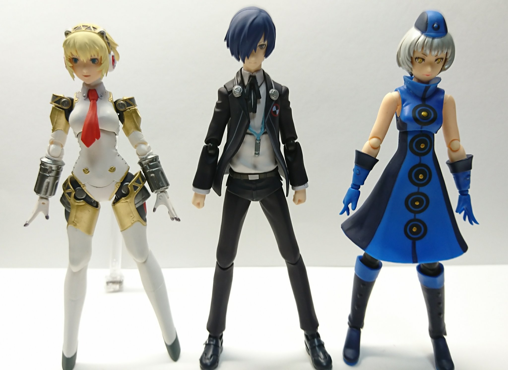 カル Figma結城理 大きさ比較 同じくペルソナ3のキャラであるfigmaアイギスと バンダイのd Artsエリザベスでサイズ比較 アニメやゲーム同様に主人公のが大きめで エリザベスはハイヒール分アイギスより大きいけど 結城理より若干小さい ちなみに男figma