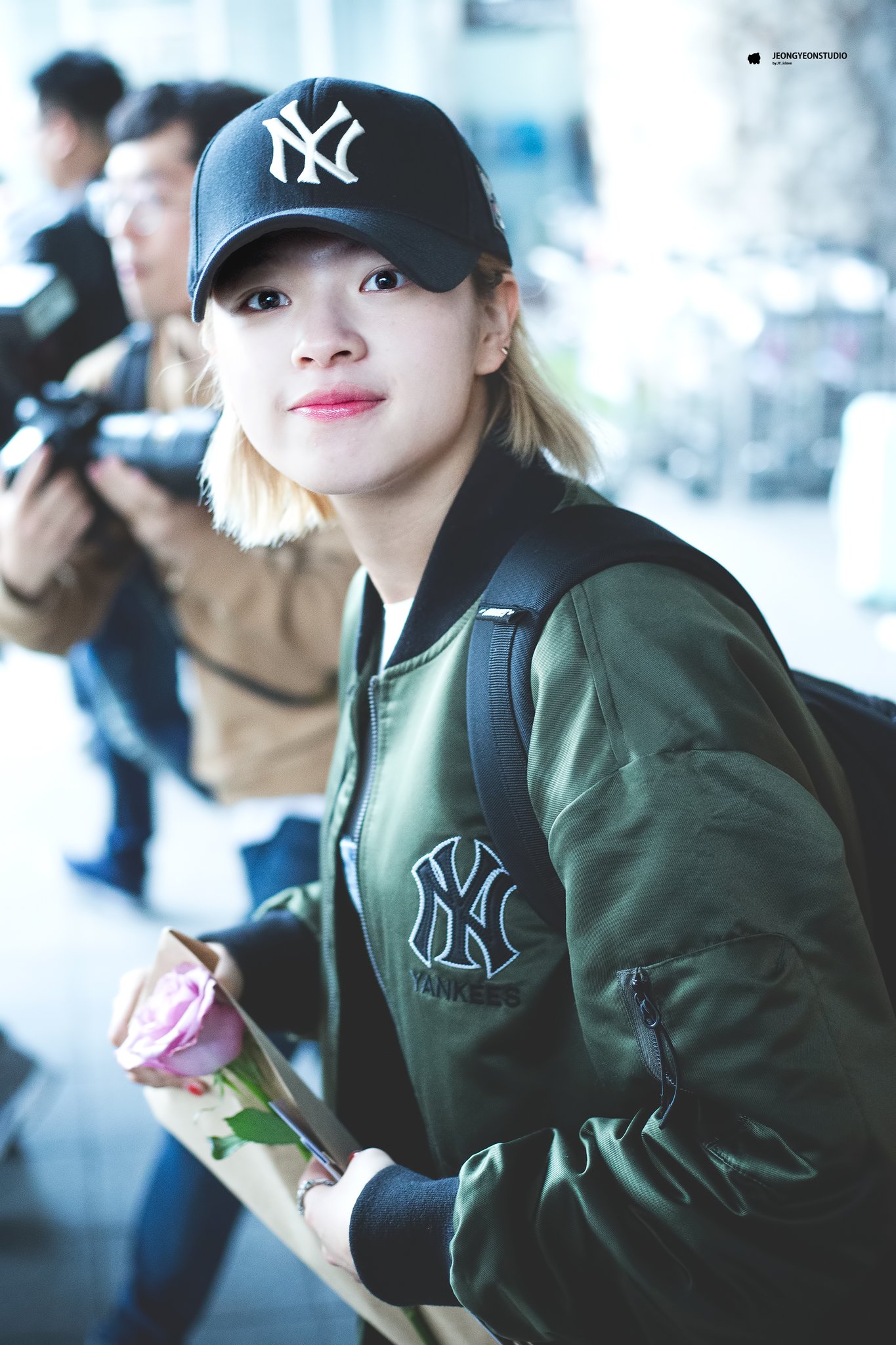 C9xOGfrUwAAdIoR.jpg:orig