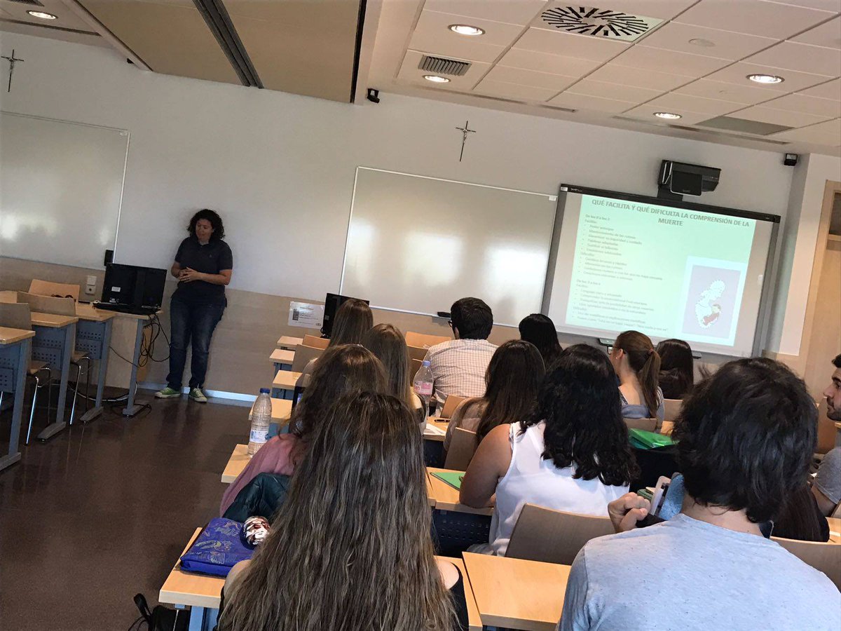#FotodelDía
Hoy hemos impartido una charla sobre #dueloinfantil en <a href="/Comillas_PSICO/">Comillas_Psicología</a>. ¡Gracias a todos los asistentes! fundacionmlc.org/proyectos/psic…