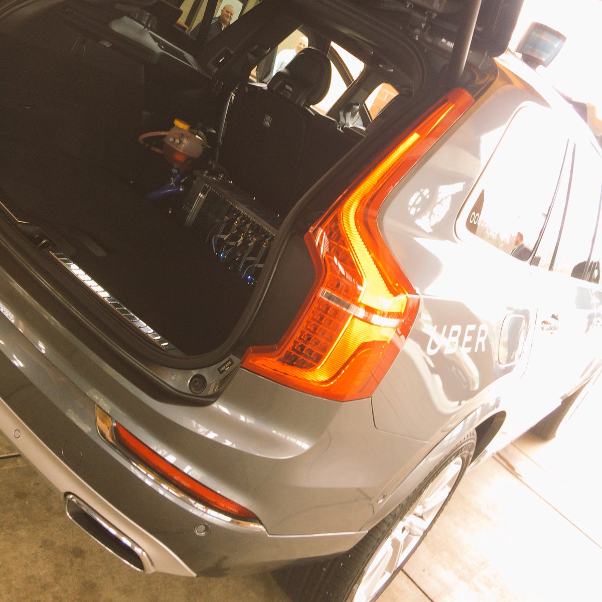 PghBrian's tweet image. Got to peek at the junk in @Uber&apos;s trunk. It was fancy! #TechPeek 
#Stem2Work @pghtech