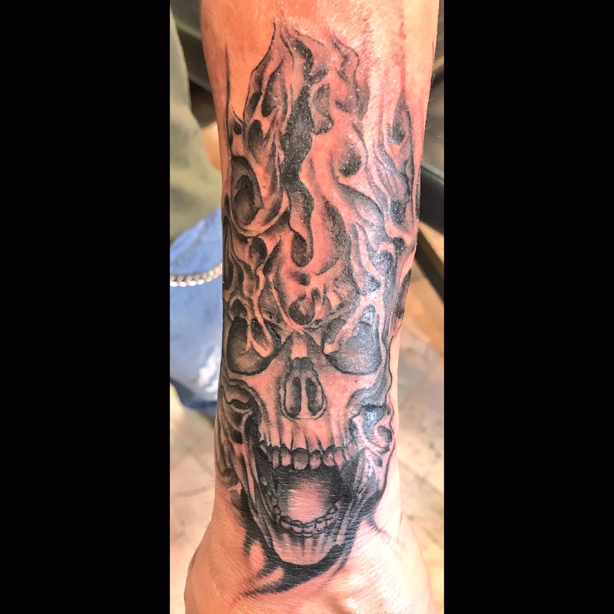 Bored_ink's tweet photo. Awesome skull on fire piece #skull #tattoo #skulltattoo #ink #inked #fire https://t.co/s4fA4V8FYB