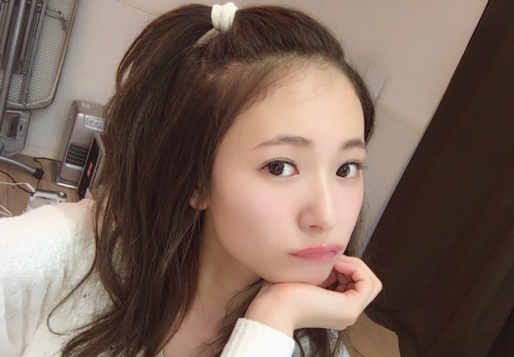 西川 瑞希 この髪型してカメラ前立ったら カメラマンさんに 14歳ですか って言われたよ 24歳 デコ出すと若返る