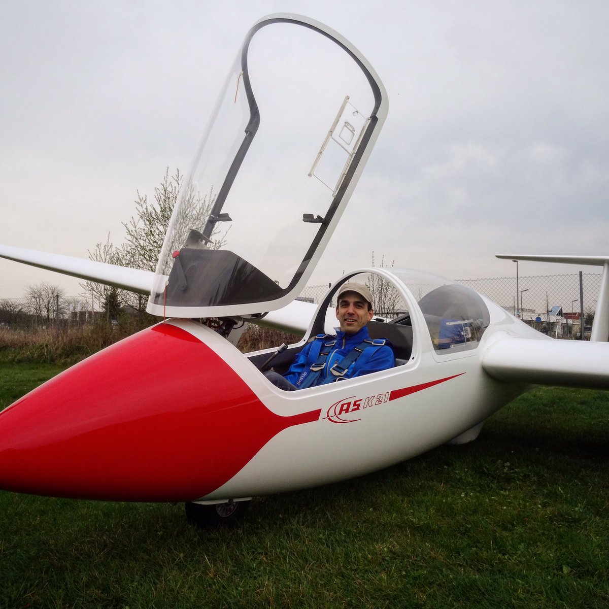 SFG_KN's tweet photo. come #flywithme
#segelfliegen in #konstanz #edtz https://t.co/zrnL7GsRiQ
